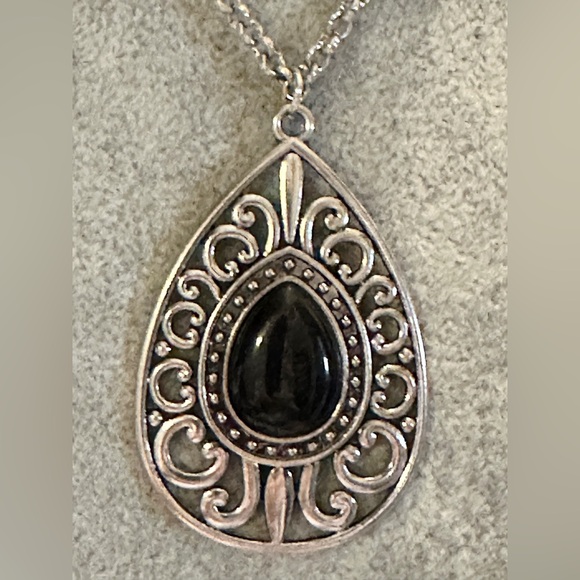 Jewelry - Elegant Silver and Black Teardrop Pendant Necklace